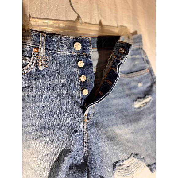 We The People Women’s Distressed High-Rise Denim Shorts Size 29 Frayed - Picture 2 of 8